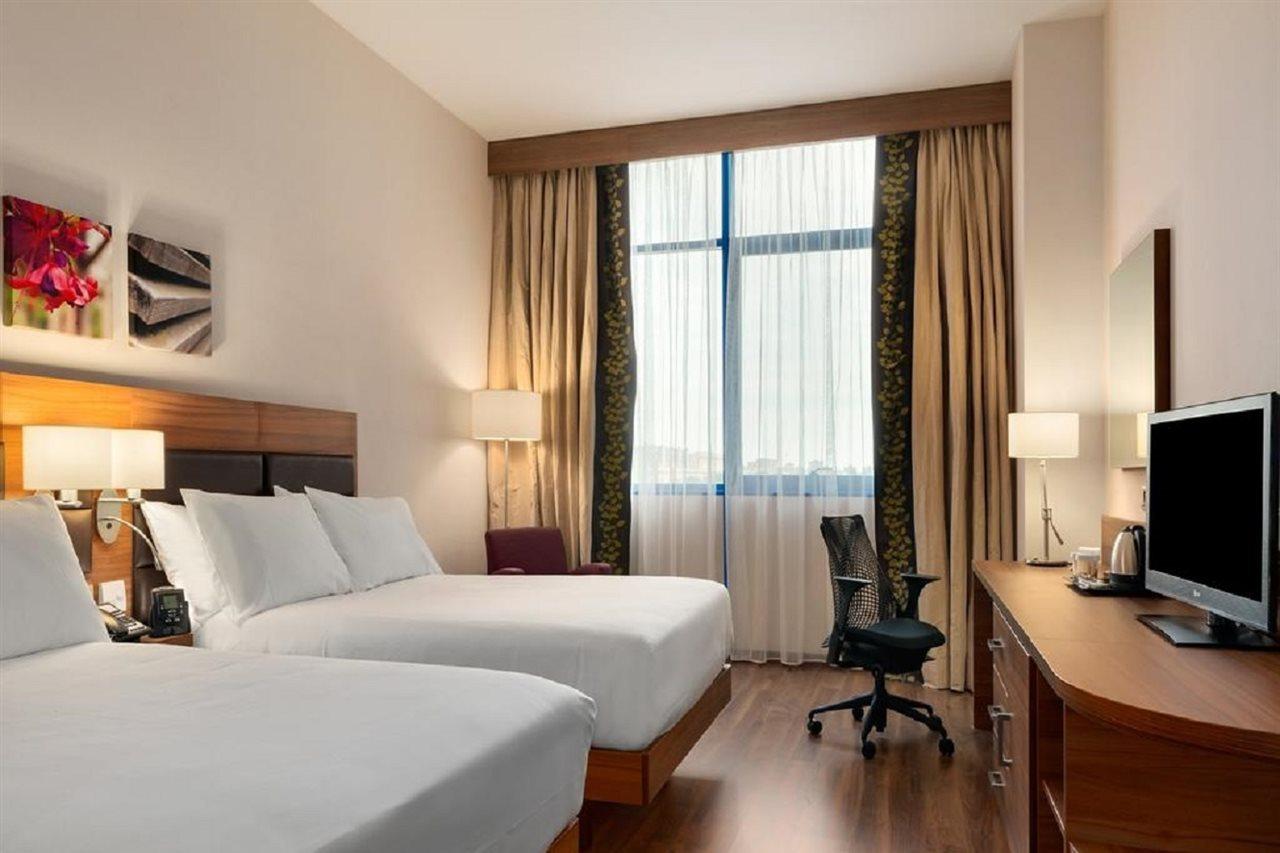 Hilton Garden Inn Sevilla Экстерьер фото