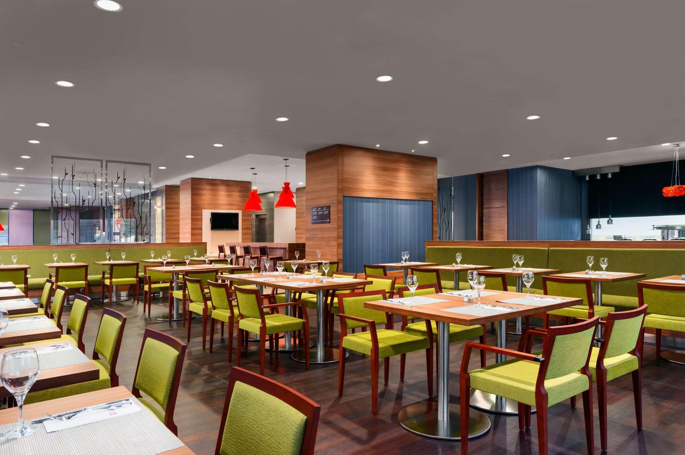 Hilton Garden Inn Sevilla Ресторан фото