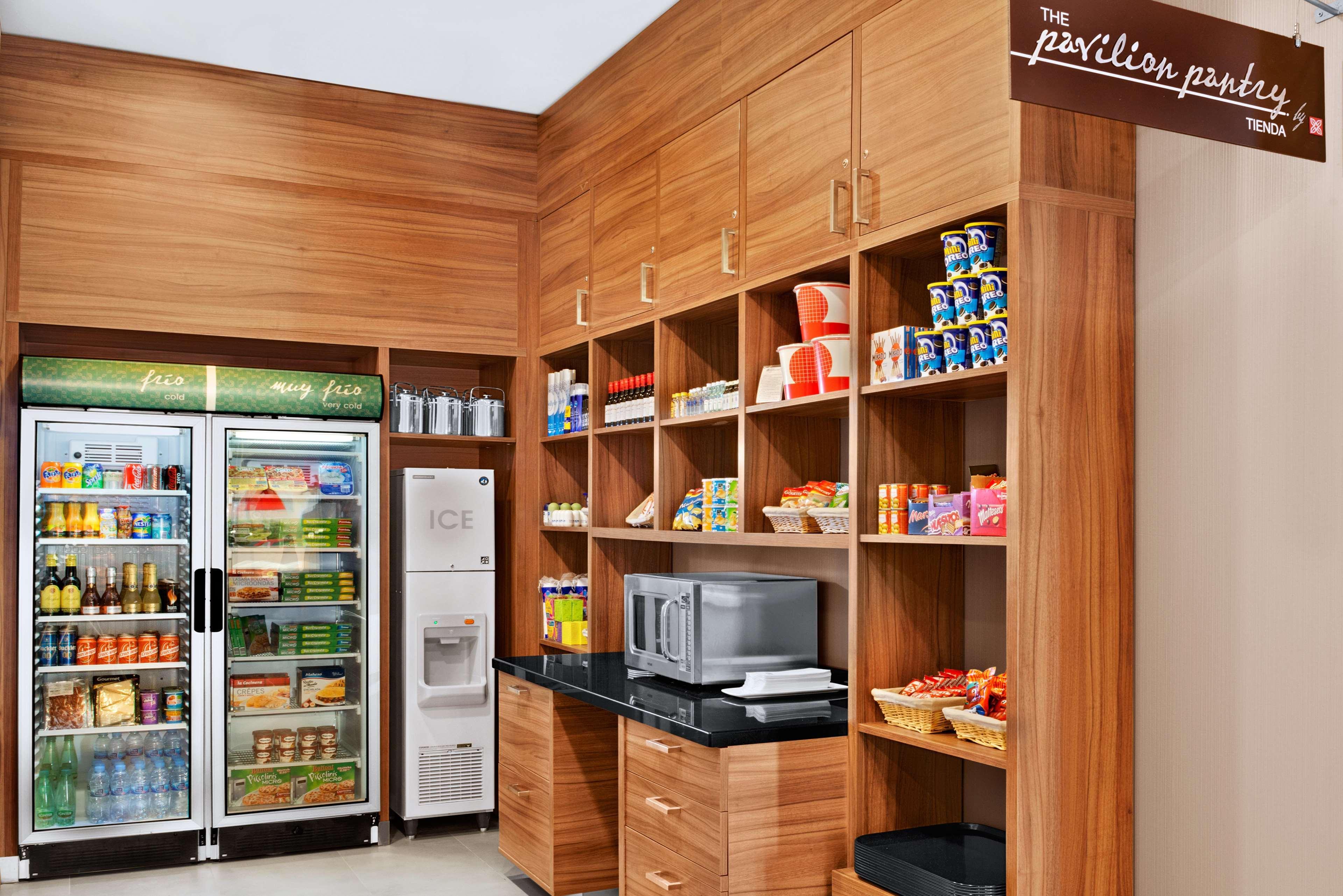 Hilton Garden Inn Sevilla Экстерьер фото