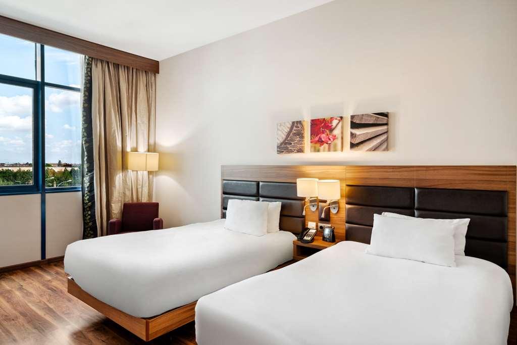 Hilton Garden Inn Sevilla Номер фото