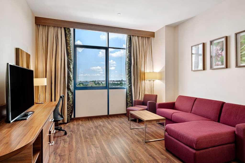 Hilton Garden Inn Sevilla Номер фото