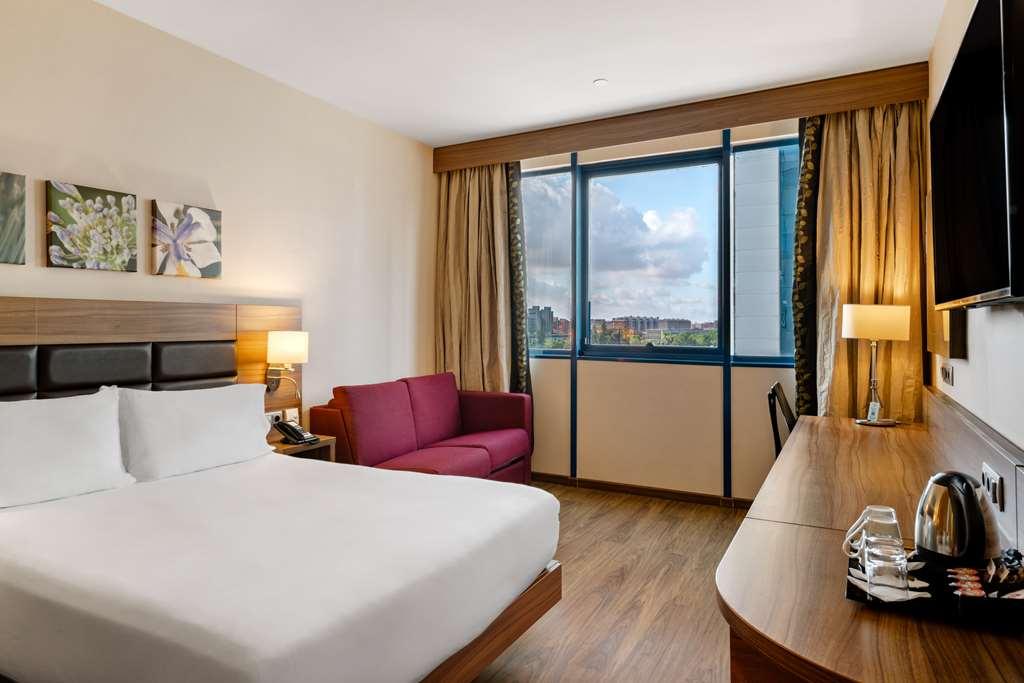 Hilton Garden Inn Sevilla Номер фото