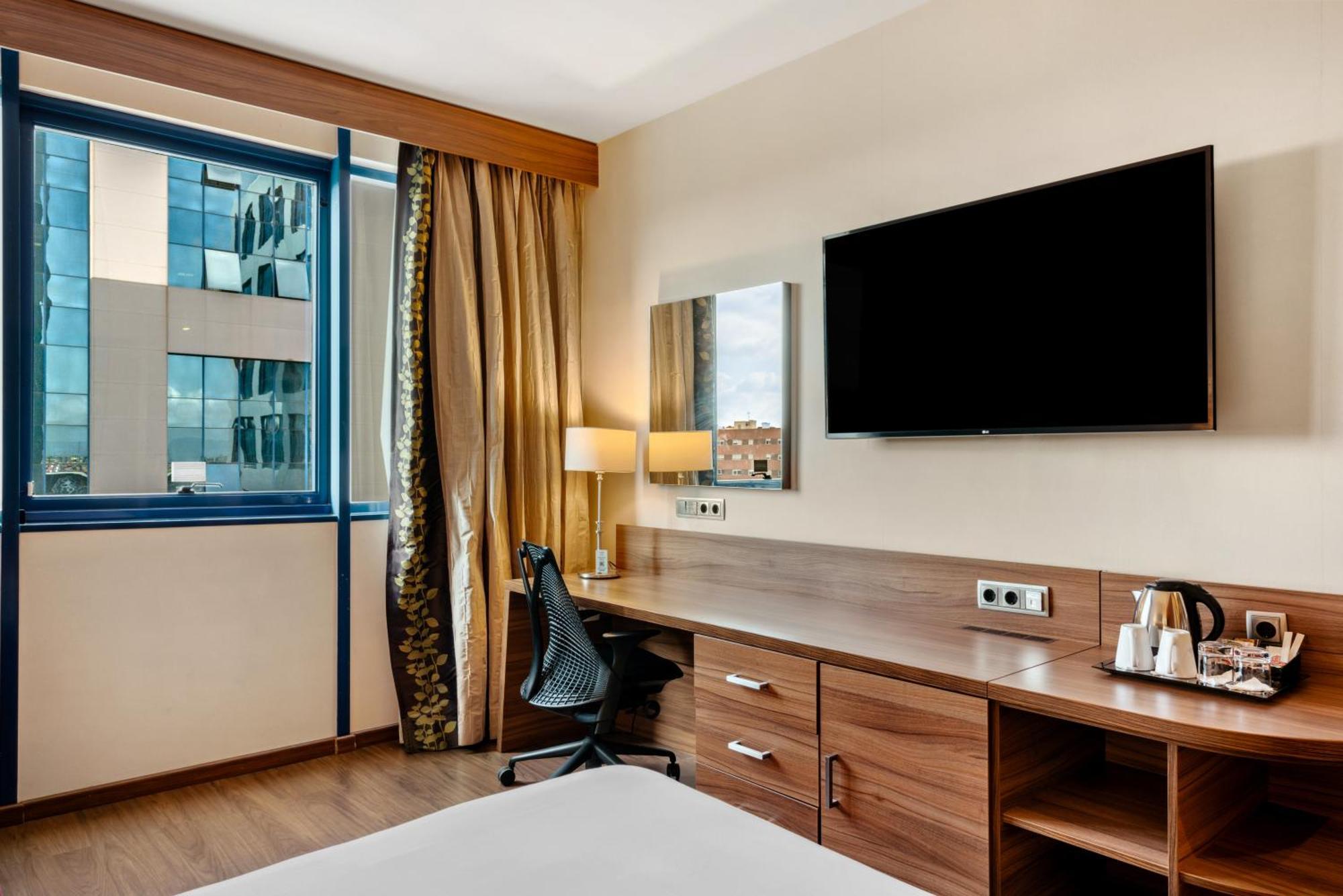 Hilton Garden Inn Sevilla Экстерьер фото