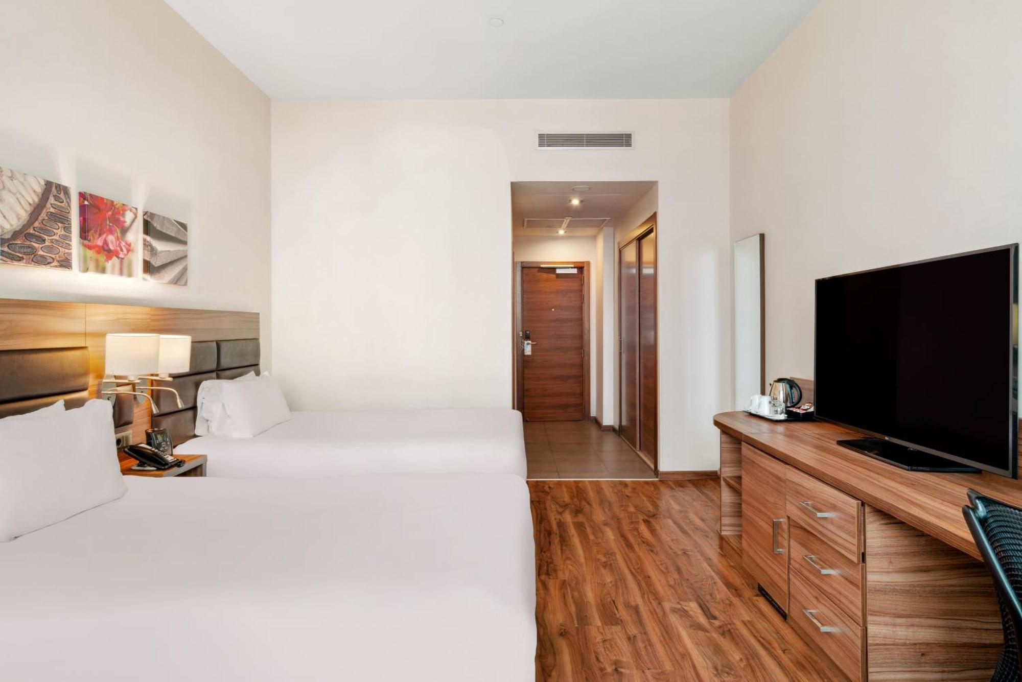 Hilton Garden Inn Sevilla Экстерьер фото