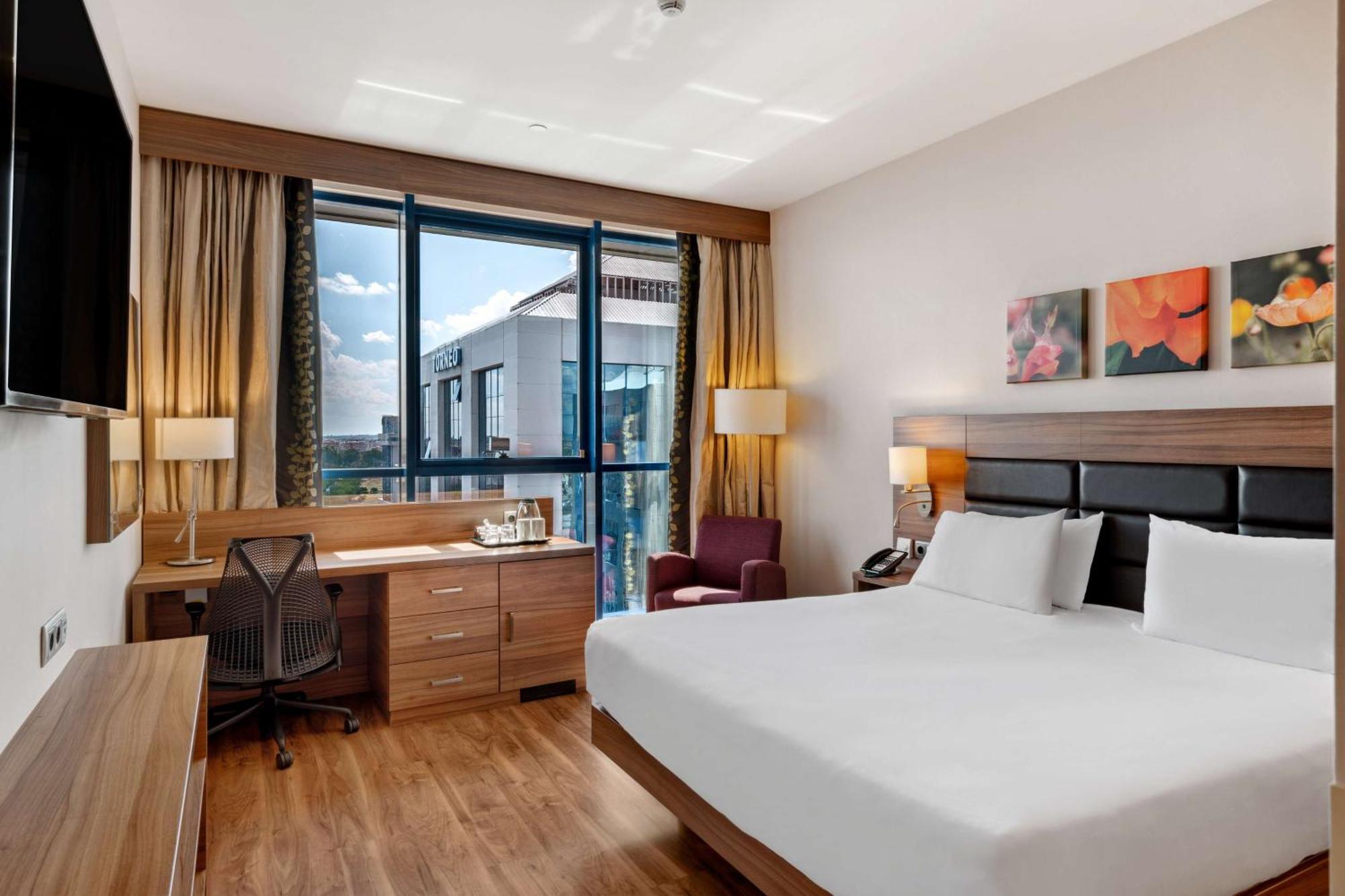 Hilton Garden Inn Sevilla Экстерьер фото