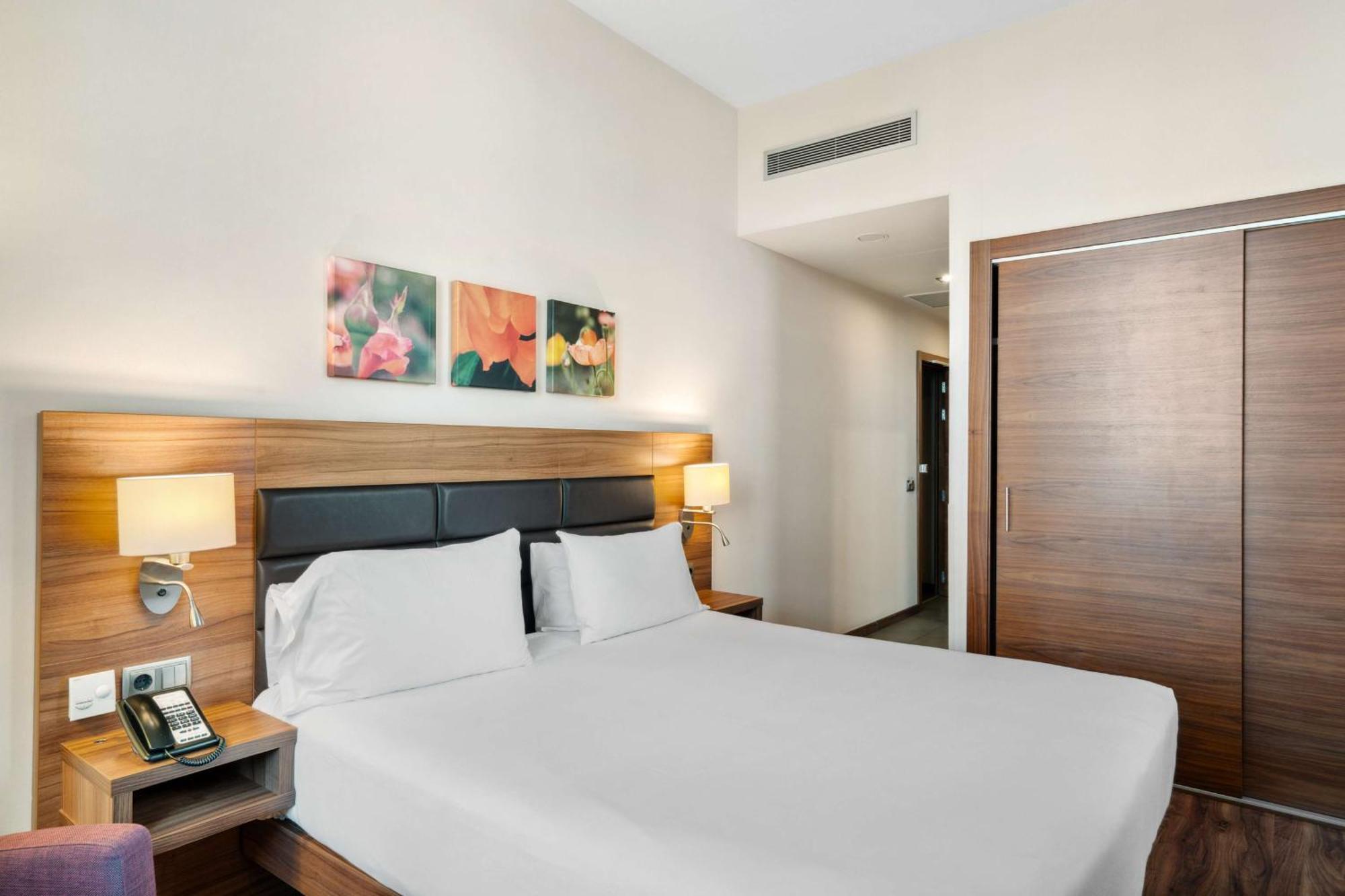 Hilton Garden Inn Sevilla Экстерьер фото