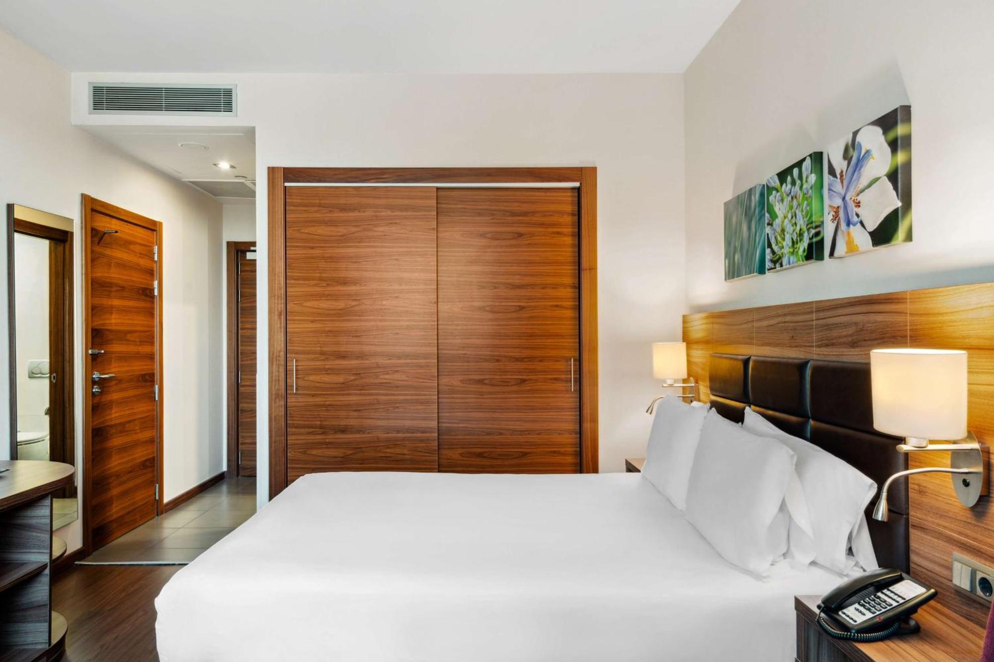 Hilton Garden Inn Sevilla Экстерьер фото