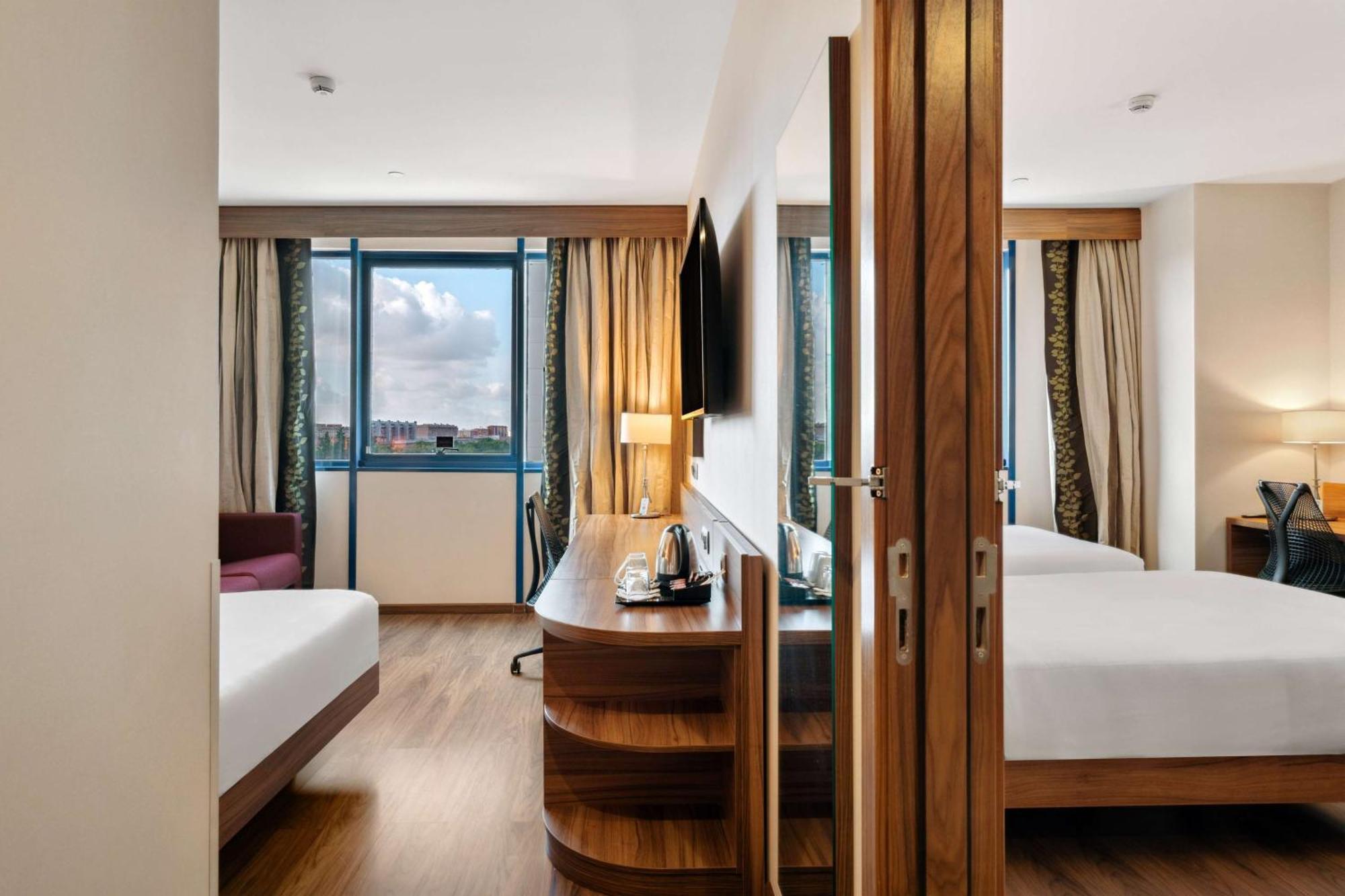 Hilton Garden Inn Sevilla Экстерьер фото