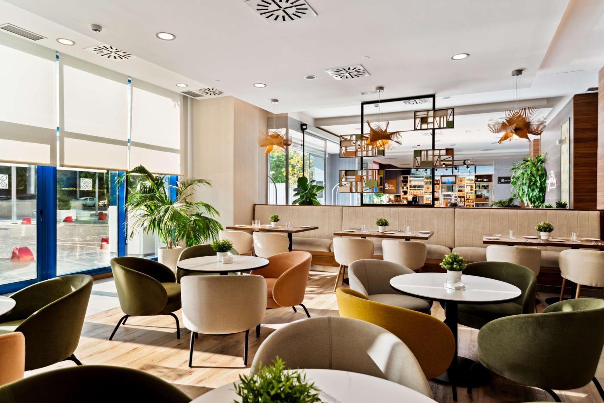 Hilton Garden Inn Sevilla Экстерьер фото