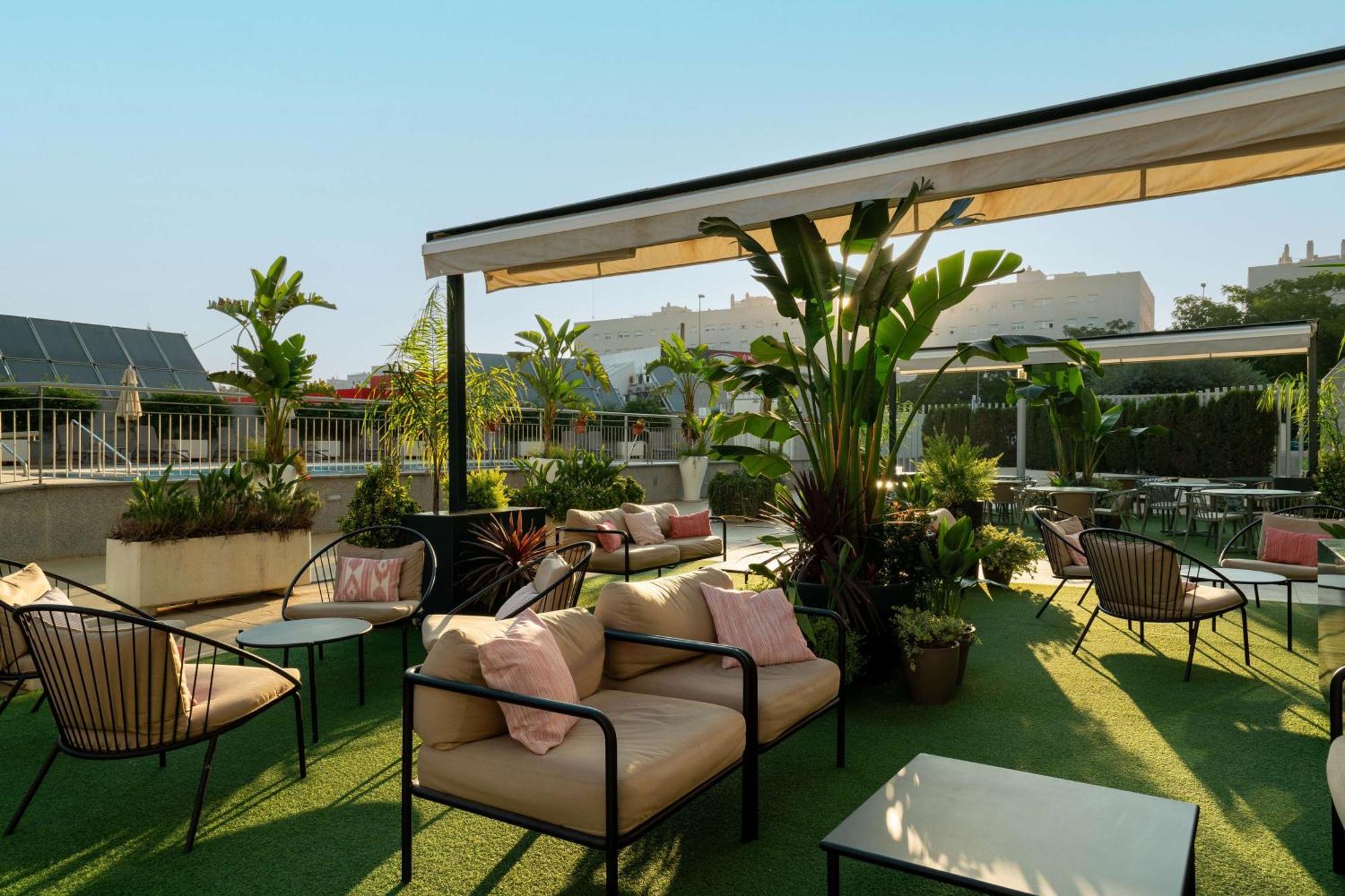Hilton Garden Inn Sevilla Экстерьер фото
