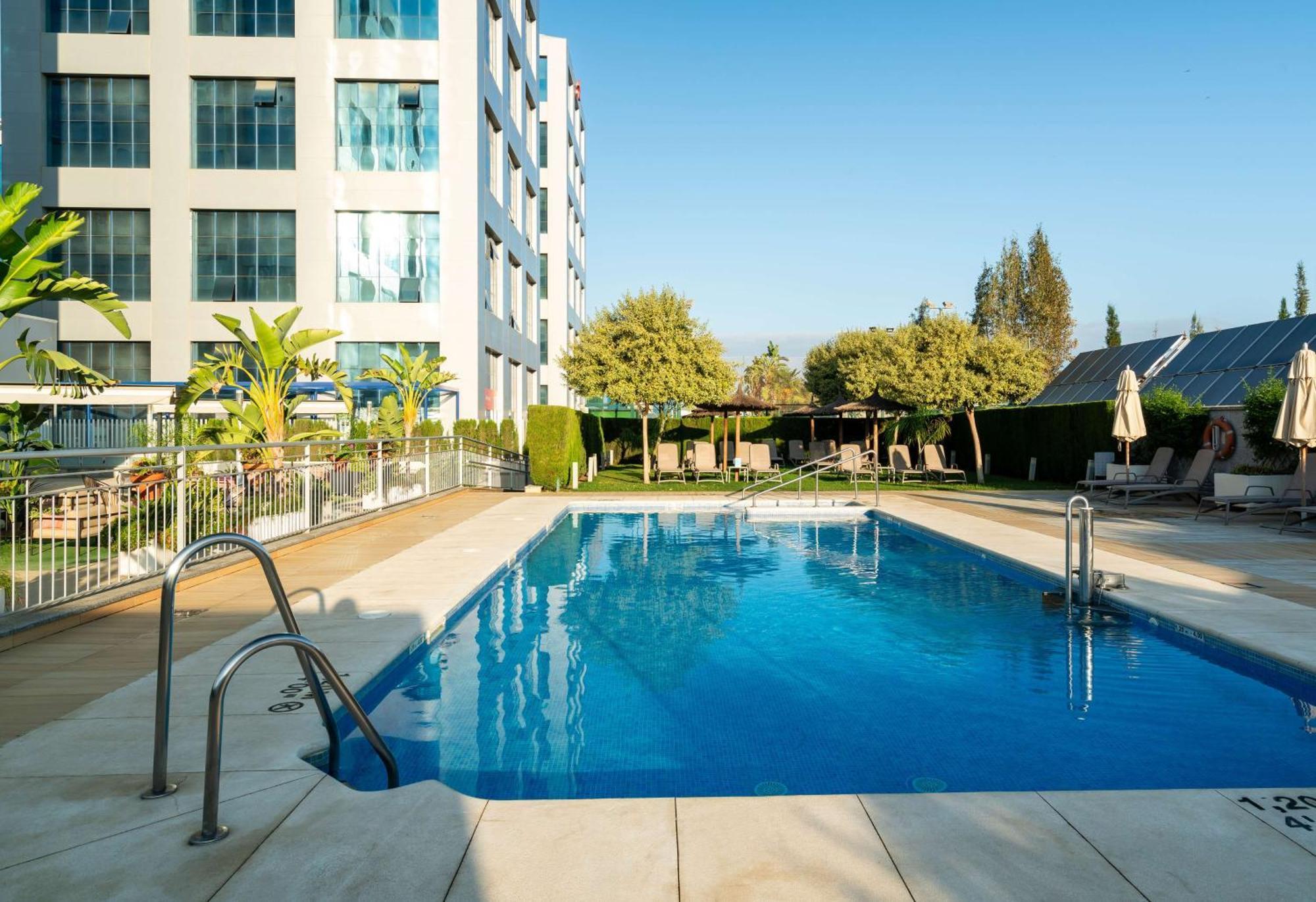 Hilton Garden Inn Sevilla Экстерьер фото